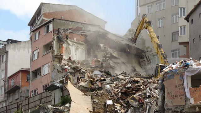 Kağıthane'de hasarlı binaların yıkımına başlandı (1)