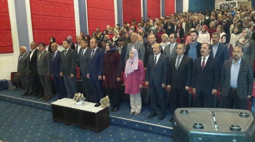 Narman&rsquo;da kursiyerlerin hazırladığı eserler sergilendi