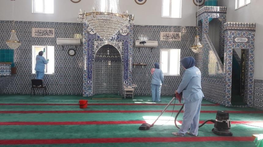 Karesi&rsquo;de ibadethanelerde ramazan temizliği