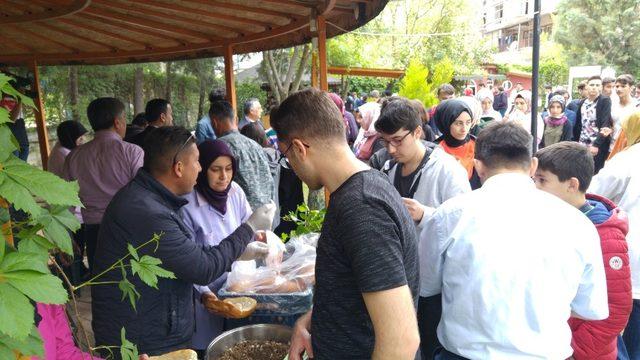 Bucak’ta öğrenciler geleneksel kavurma şenliğinde buluştu