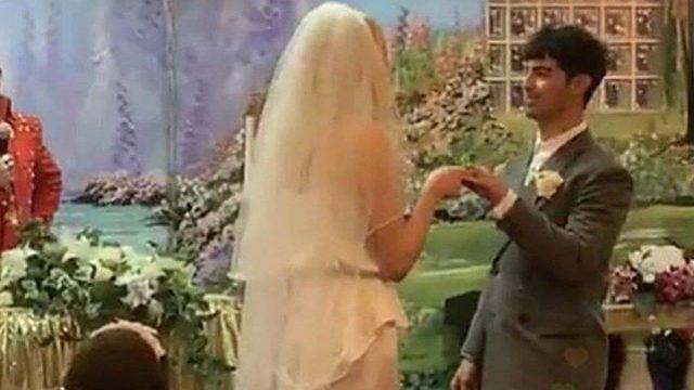 Sophie Turner ve Joe Jones Las Vegas'ta gizlice evlendi