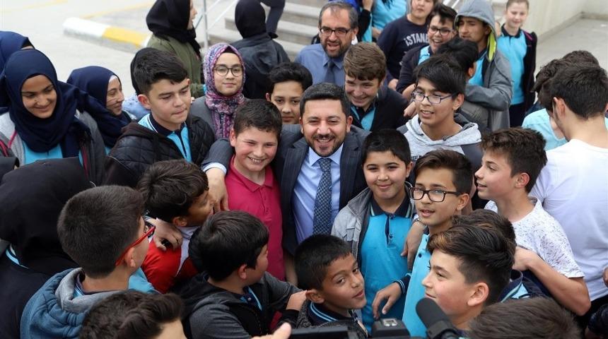 Belediye Başkanı Arı, İmam Hatip Ortaokulu &ouml;ğrencilerini ziyaret etti