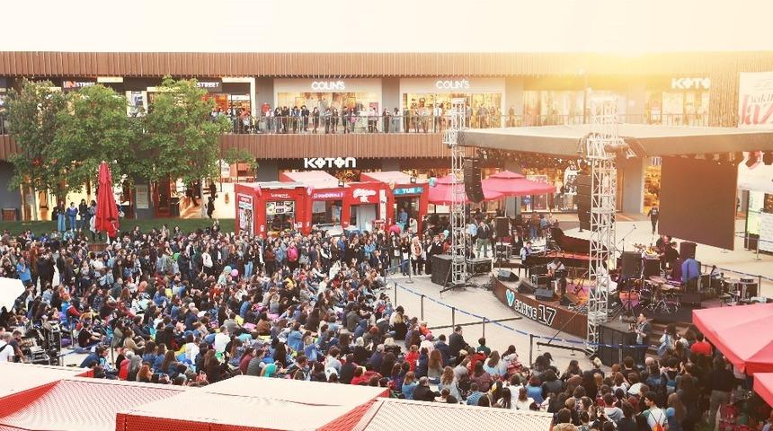 Esas 17 Burda AVM&rsquo;de caz r&uuml;zgarı