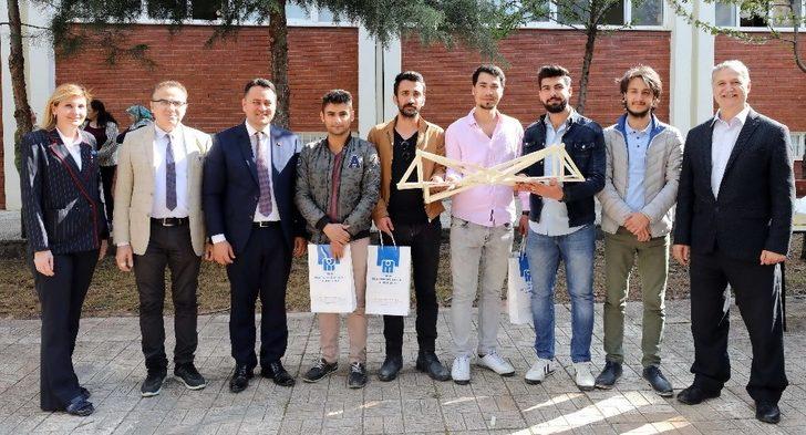 GAÜN’de Ahşap Köprü Yarişmasi G3