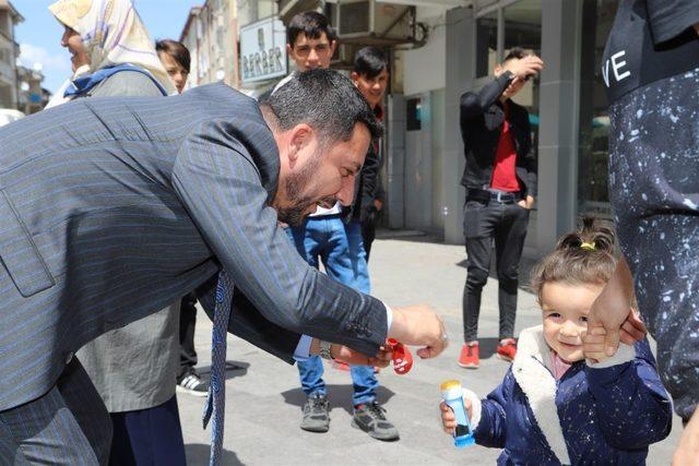 Belediye Başkanı Arı, esnaf ziyaretlerinde bulundu