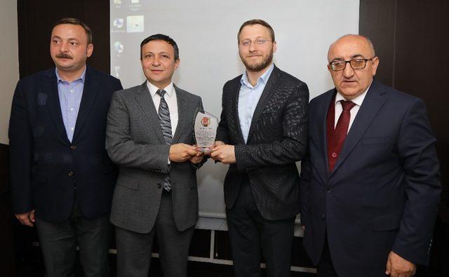 ERÜ Rektörü Çalış, Gazetecilere Yönelik Eğitim Seminerine Katıldı