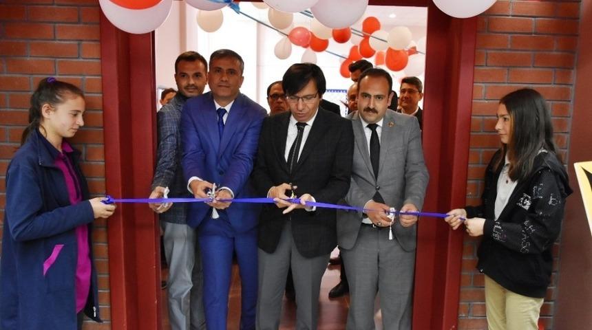 İHO &ouml;ğrencilerinden T&Uuml;BİTAK Sergisi a&ccedil;ıldı