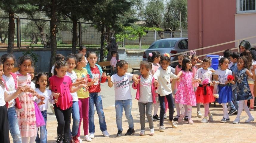 Cemil &Ccedil;etin İlkokulunda Şenlik havasında kermes