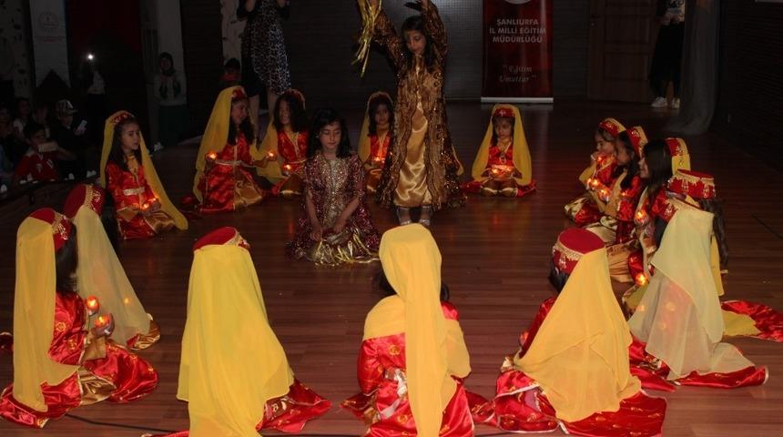 Miniklerin g&ouml;sterisi ailelerini duygulandırdı