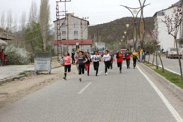 Hizan’da ‘Okullar Arası Atletizm Yarışması’ yapıldı