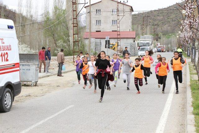 Hizan’da ‘Okullar Arası Atletizm Yarışması’ yapıldı