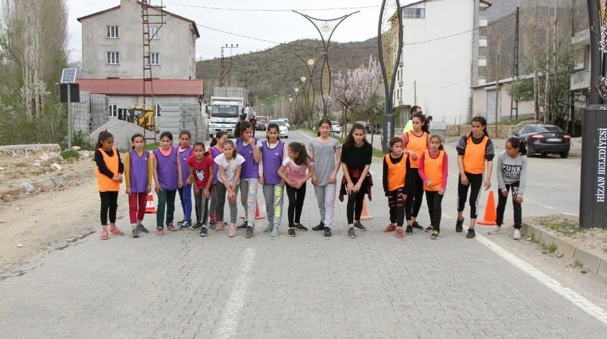 Hizan&rsquo;da &lsquo;Okullar Arası Atletizm Yarışması&rsquo; yapıldı