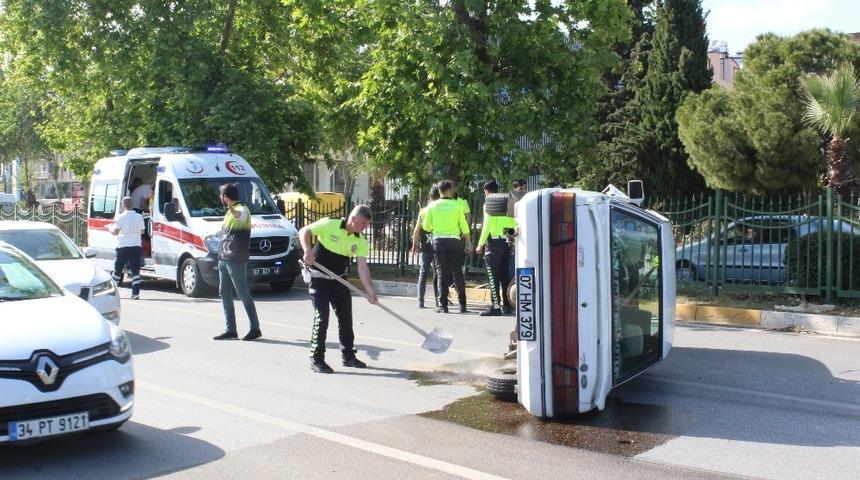 Takla atan otomobilden sağ &ccedil;ıktı