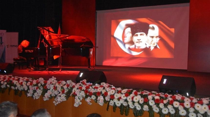 Tuluyhan Uğurlu’dan 100. yıla özel konser