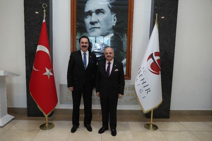 Vali Çakacak, Dünya Gençlik ve Spor Konfederasyonu Başkanı Aygündüz’ü kabul atti G3