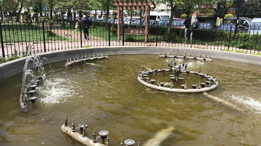 Vatandaşlar süs havuzlarının temizlenmesini istedi