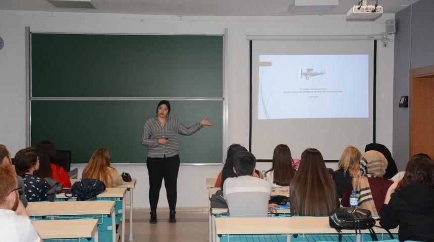 İktisadi ve İdari Bilimler Fak&uuml;ltesinde kadınların girişimciliği konuşuldu