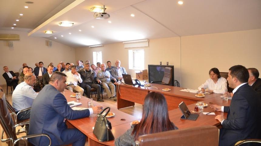 &Ouml;mer G&uuml;nel, muhtarlarla buluştu