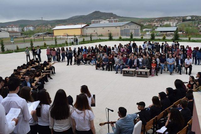 Öğrenciler bahar şenliğinde buluştu