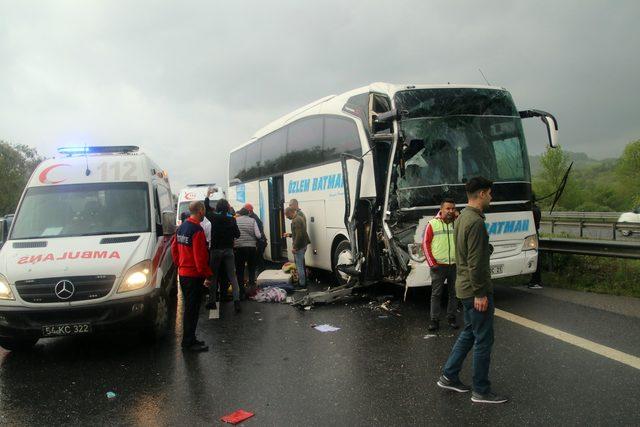 Düzce'de yolcu otobüsü ile TIR çarpıştı: 7 yaralı
