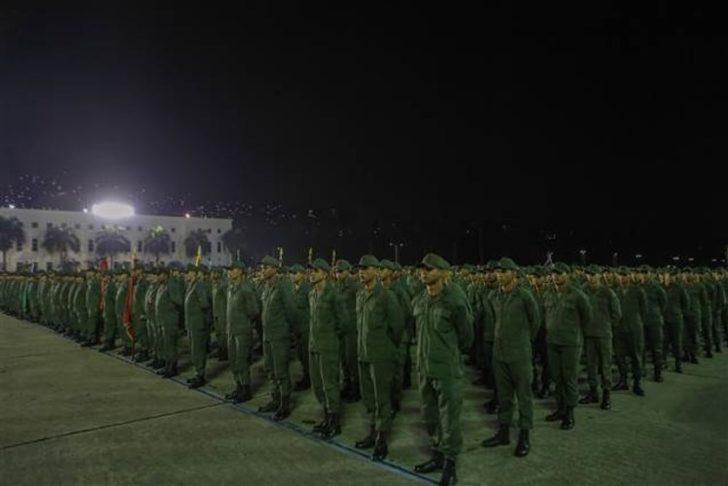 Gövde gösterisi! Yüzlerce asker böyle karşıladı G1