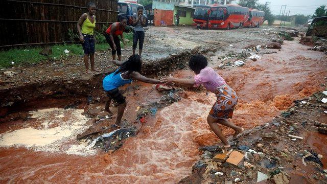 Kasırgalar son iki ayda Afrika'nın güney ülkelerini vurdu, yüzlerce kişi hayatını kaybetti.