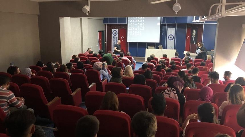 Ko&ccedil;arlı MYO&rsquo;da madde bağımlılığı semineri
