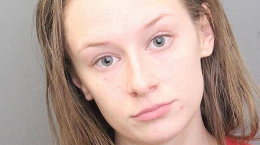 M&uuml;stehcen fotoğraflarını &ouml;ğrencilerine yollayan &ouml;ğretmen yakayı ele verdi