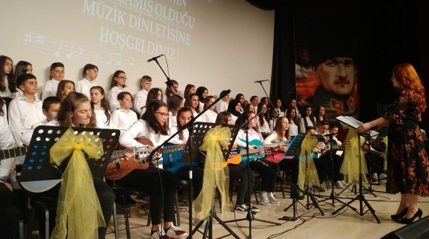 Ortaokul &ouml;ğrencilerinden yıl sonu konseri