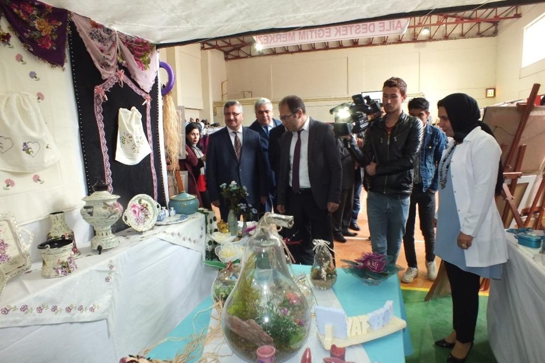 Malazgirt&rsquo;te yılsonu sergisi