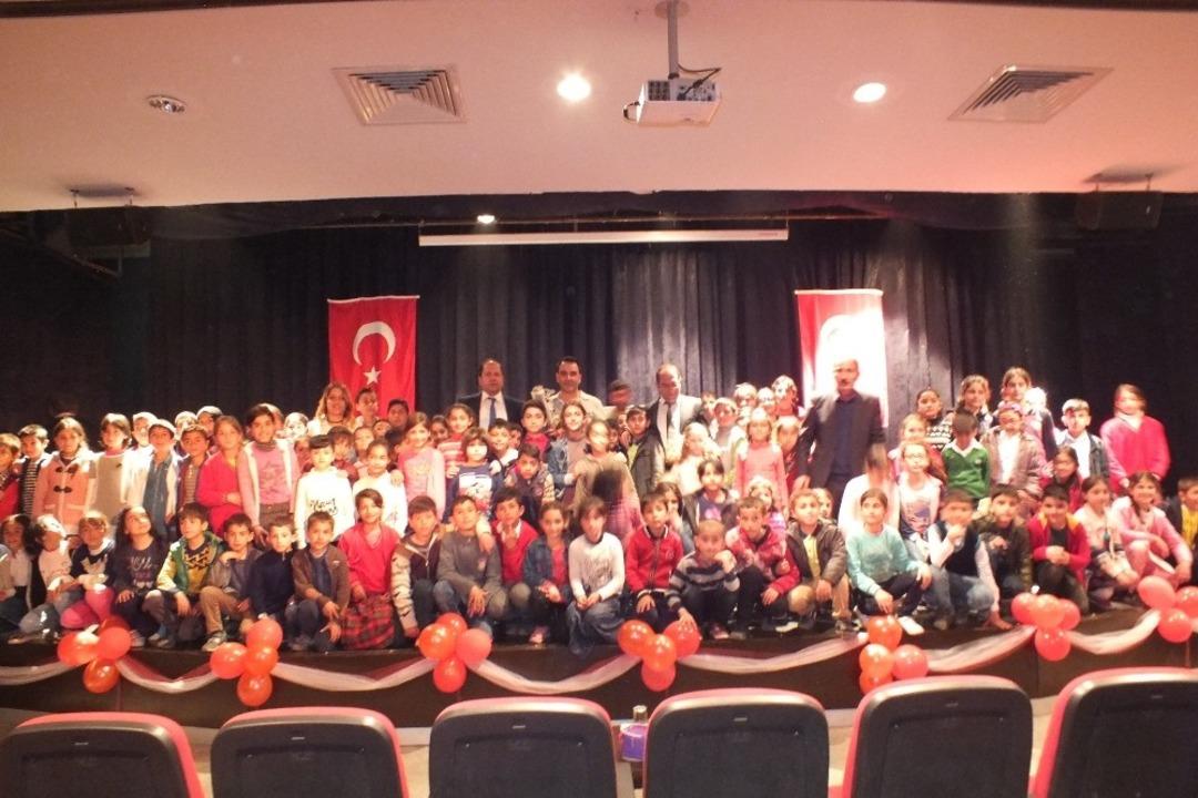 Hacivat ve Karag&ouml;z g&ouml;sterisine yoğun ilgi