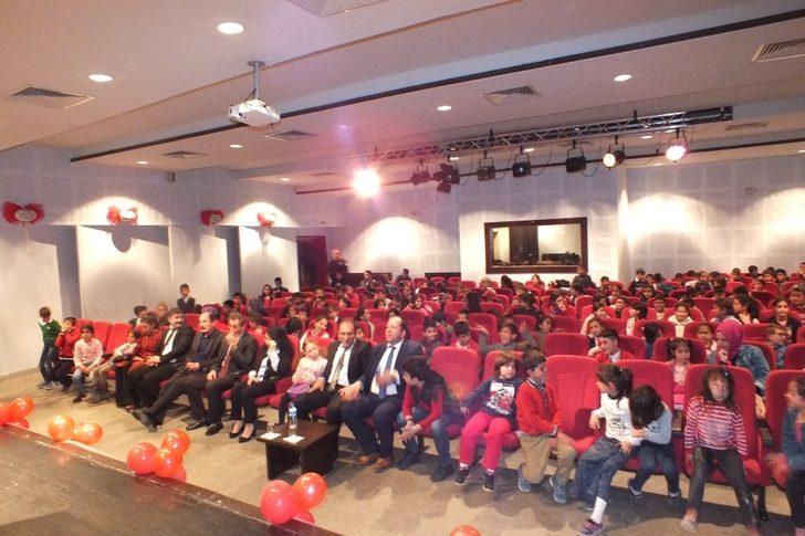 Hacivat ve Karagöz gösterisine yoğun ilgi G5