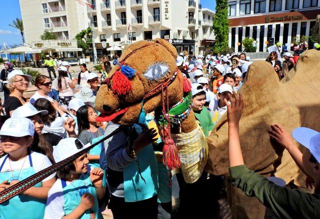 Çeşme Çamur Şenliği’nde hayallerini şekillendirdiler