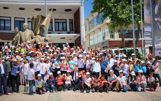 Çeşme Çamur Şenliği’nde hayallerini şekillendirdiler