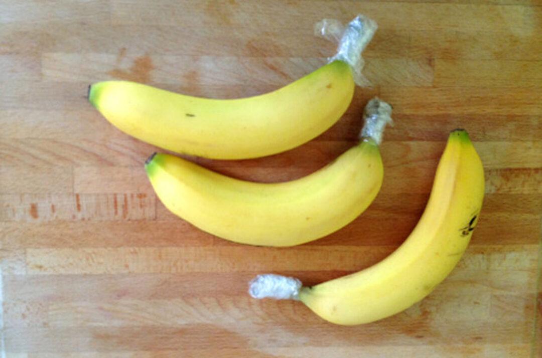 Как сохранить бананы в домашних условиях. Хвостик банана. Банан с ножками. Бананы пищевые. Банан на ножках.