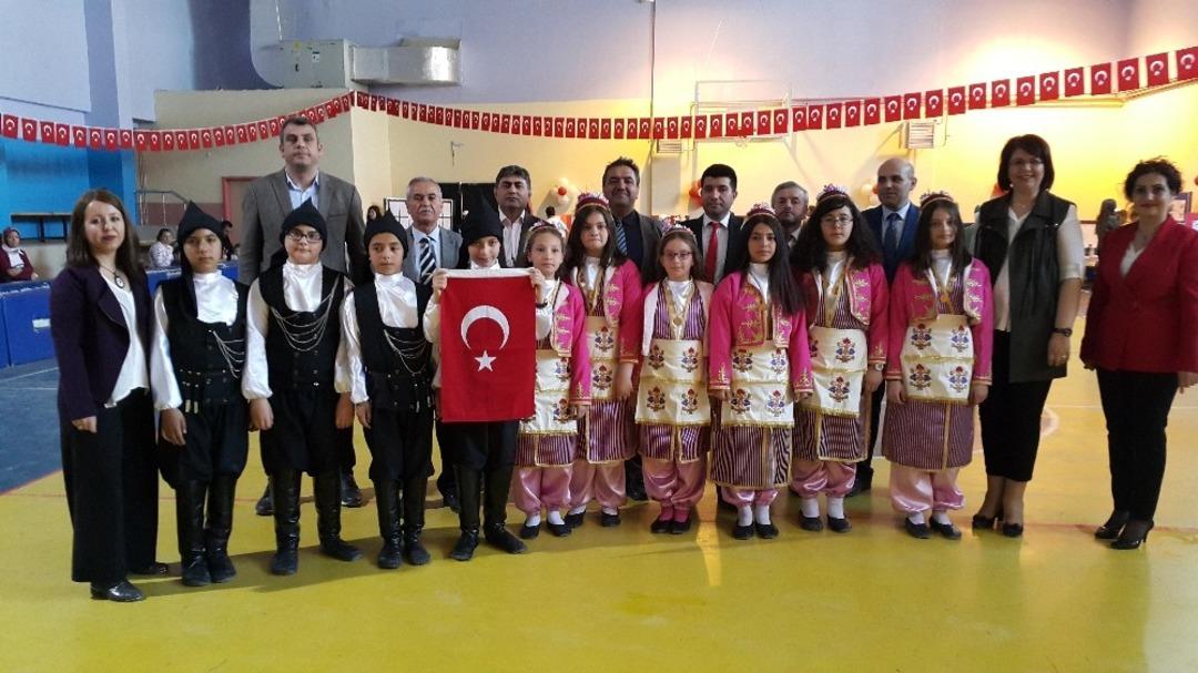 &rsquo;T&Uuml;BİTAK 4006 Bilim Fuarı Şenliği&rsquo; yoğun ilgi g&ouml;rd&uuml;