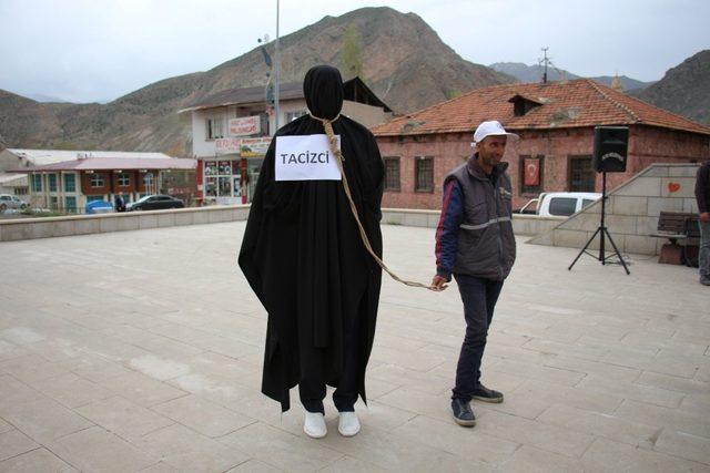 Oltulu kadınlar çocuklar için yürüdü