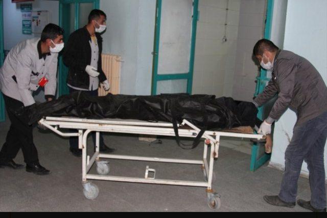 İran sınırında yine donarak ölen 6 erkeğin cesedi bulundu