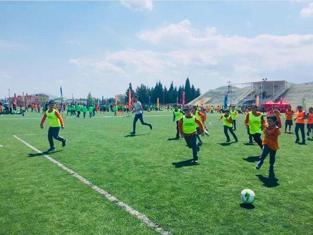 Spor şenliklerine 2 bin 660 öğrenci katıldı 3