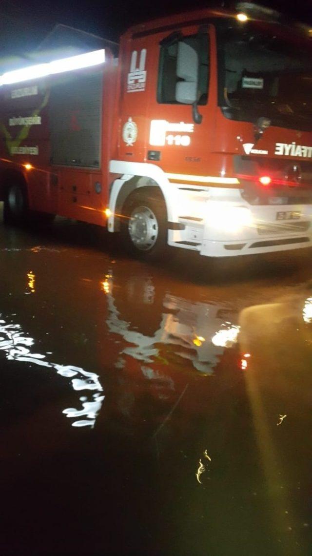 Pasinler’de yoğun yağış sele neden oldu