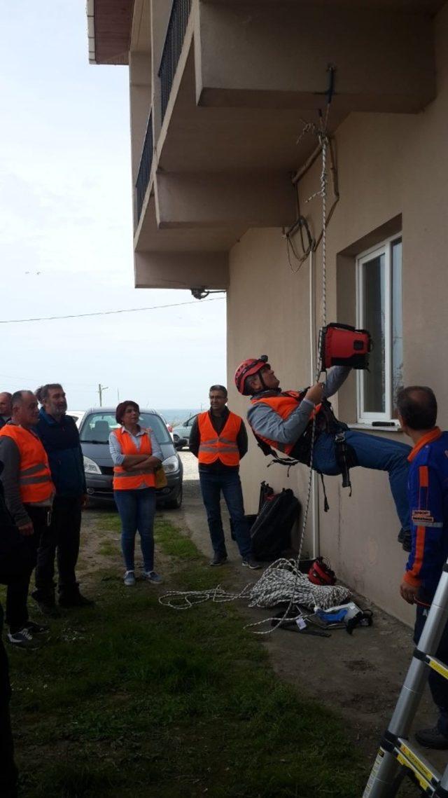 Sinop’ta gönüllü öğretmenler ile AFAD tatbikatı