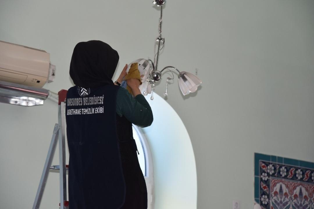 Dursunbey&rsquo;de camiler temizleniyor