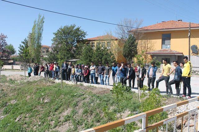 Küçük seyyahlar Eskigediz’i geziyor