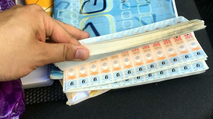 İzmir'de 500 bin TL'lik sahte alkoll&uuml; i&ccedil;ki ele ge&ccedil;irildi