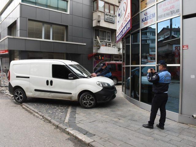 Kaldırım işgaline zabıta kontrolü