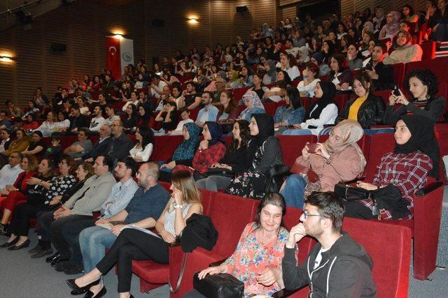 Düzce Üniversitesi’nde yeşilçam müzikleri konseri ile nostalji rüzgarı esti