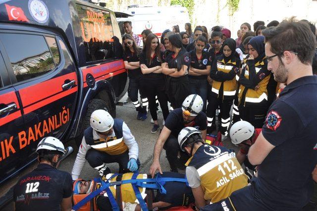 Düzce Üniversitesi öğrencilerine ambulans operasyonları eğitimi verildi