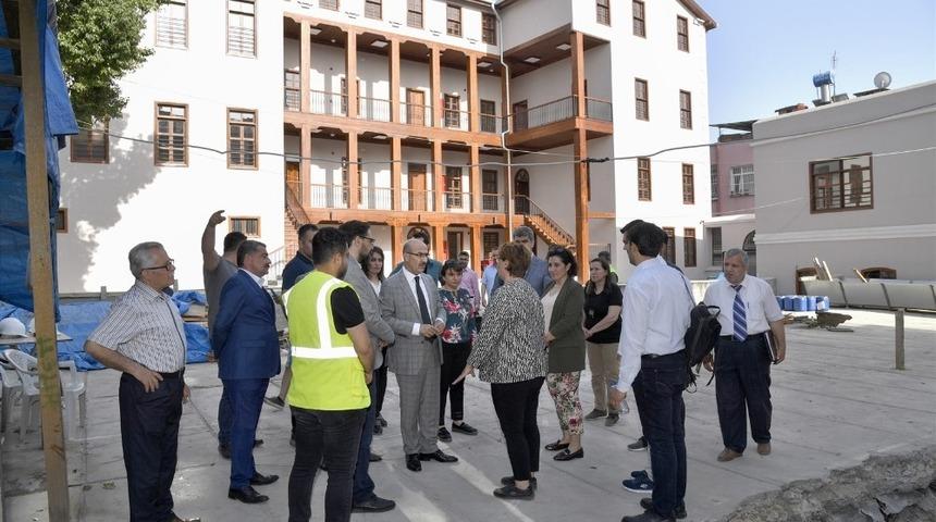 Adana&rsquo;da tarihi binaların restorasyon &ccedil;alışmaları