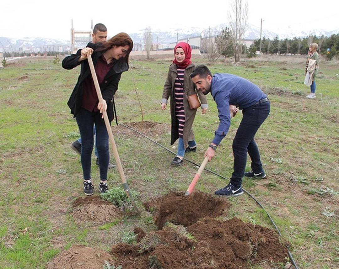 Mezun olacak &ouml;ğrencilerden hatıra ormanı
