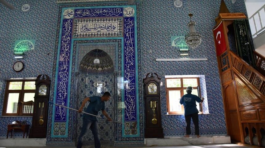 Yunusemre Belediyesinden ibadethanelerde ramazan hazırlığı